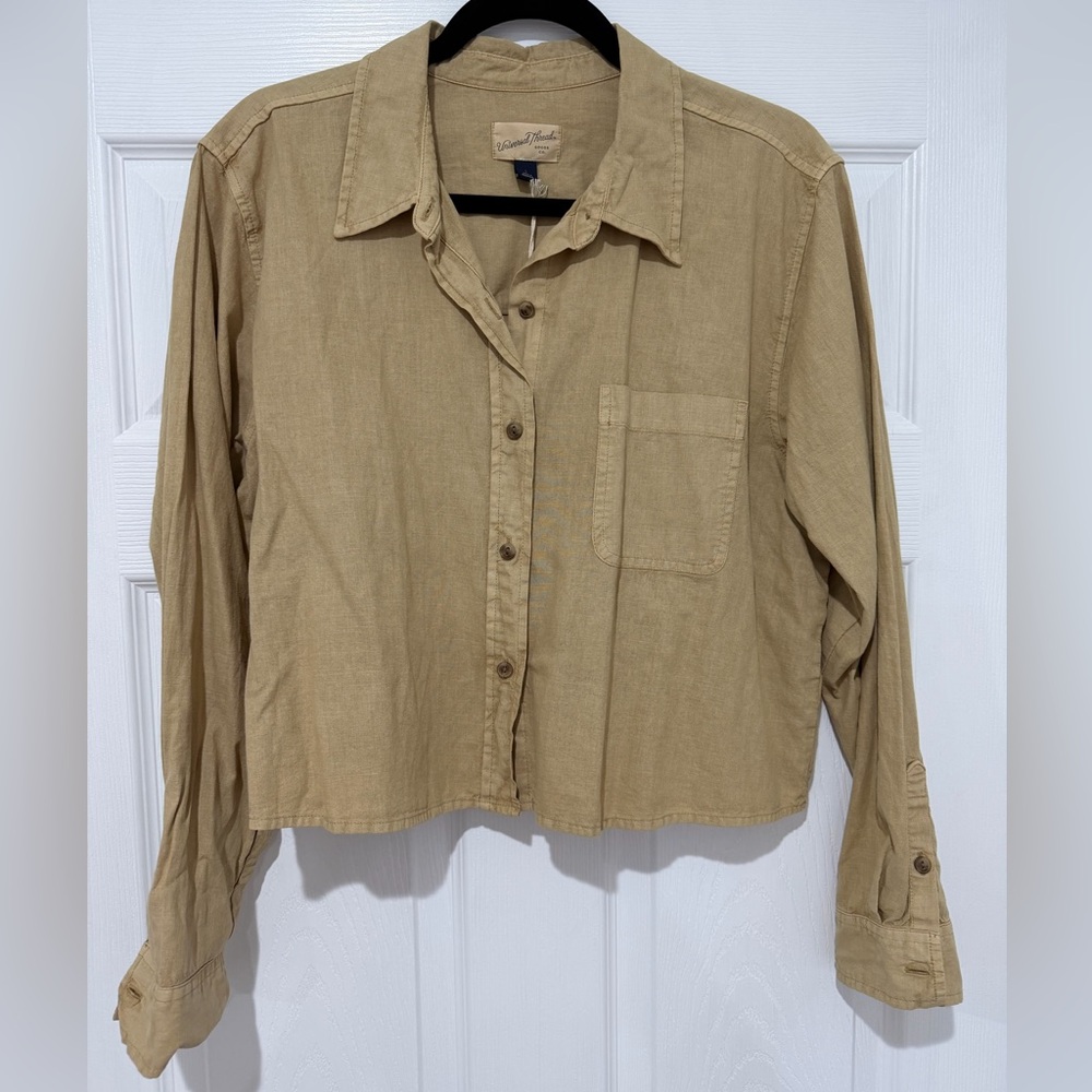 Universal Thread Woman’s Button Down Tan Shirt